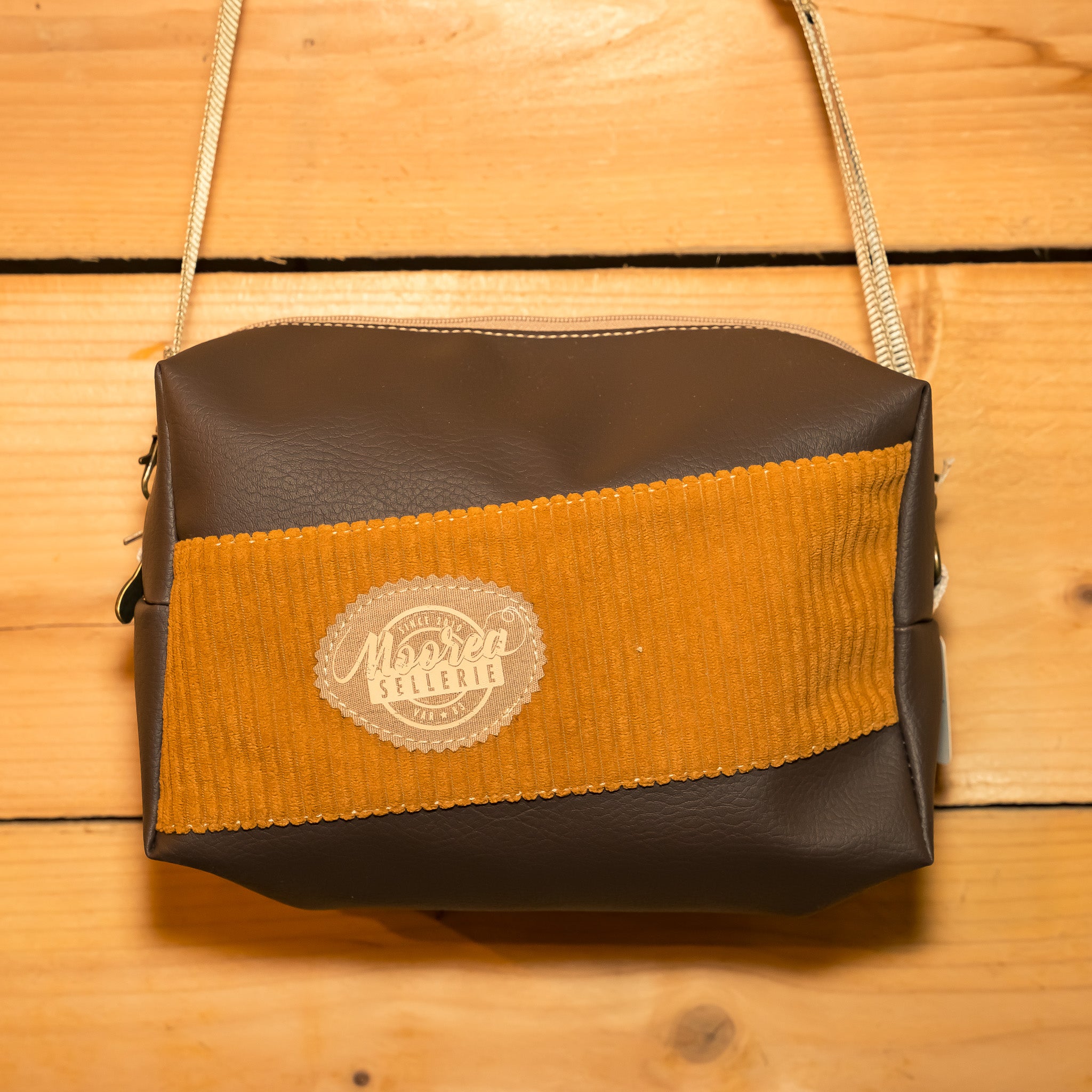 Sac bandoulière simili marron / velours ocre