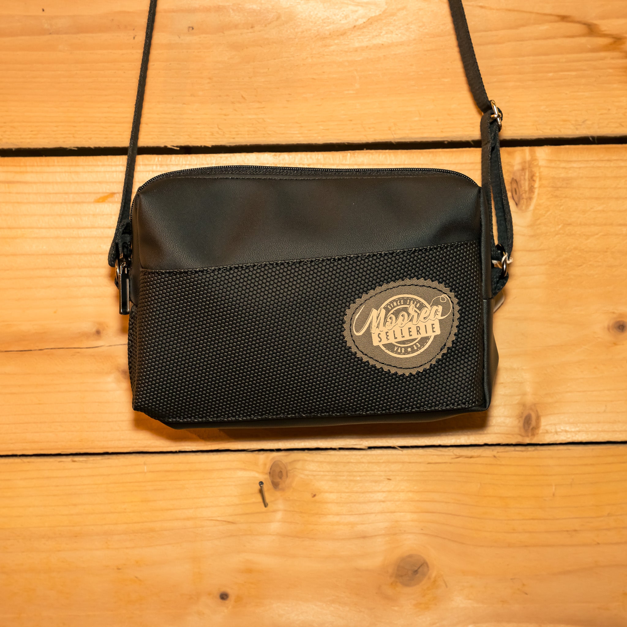 Sac bandoulière simili noir / simili grip moto noir