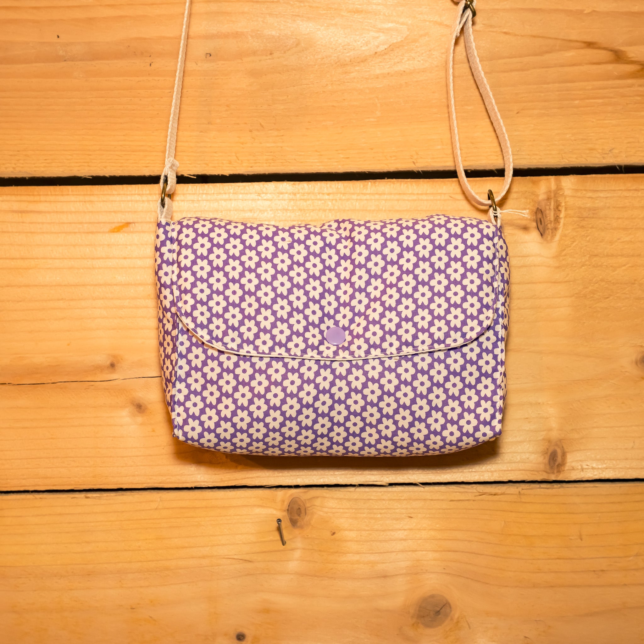 Sac bandoulière en tissu Fleurs violettes vintage