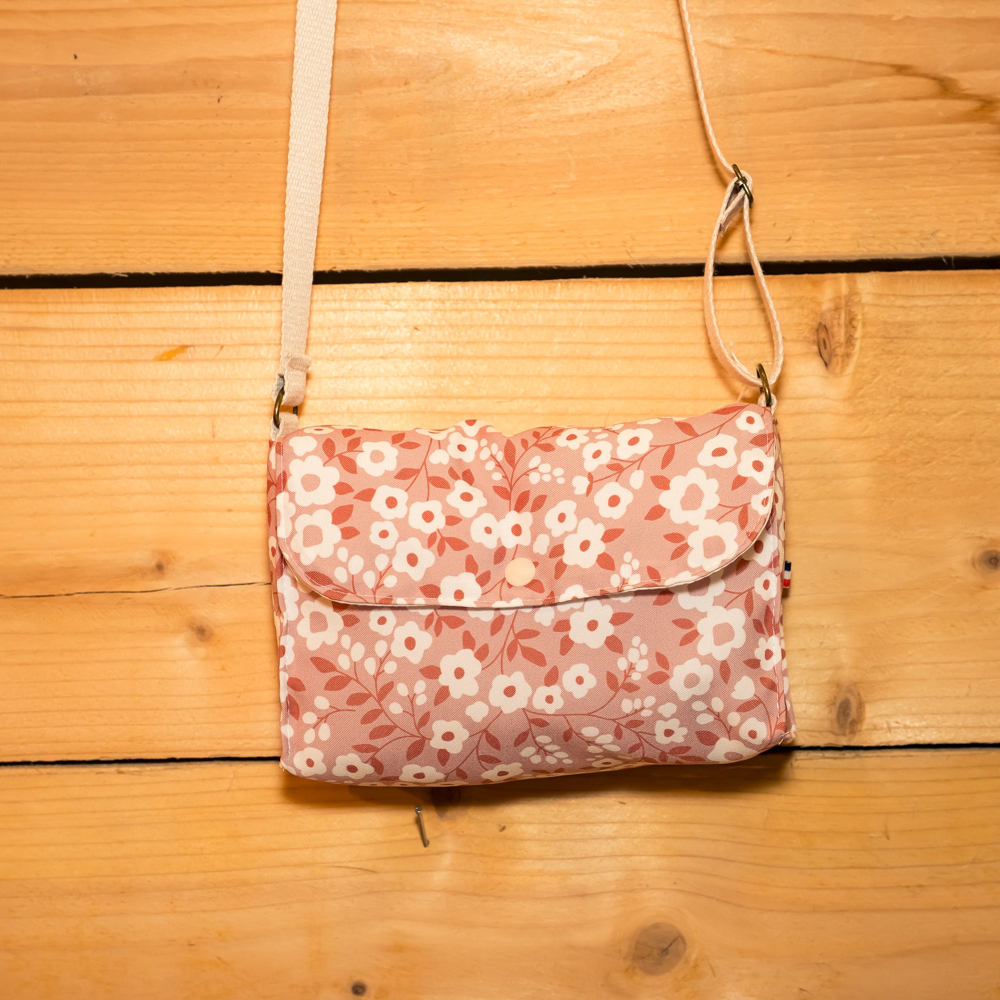 Sac bandoulière en tissu floral beige