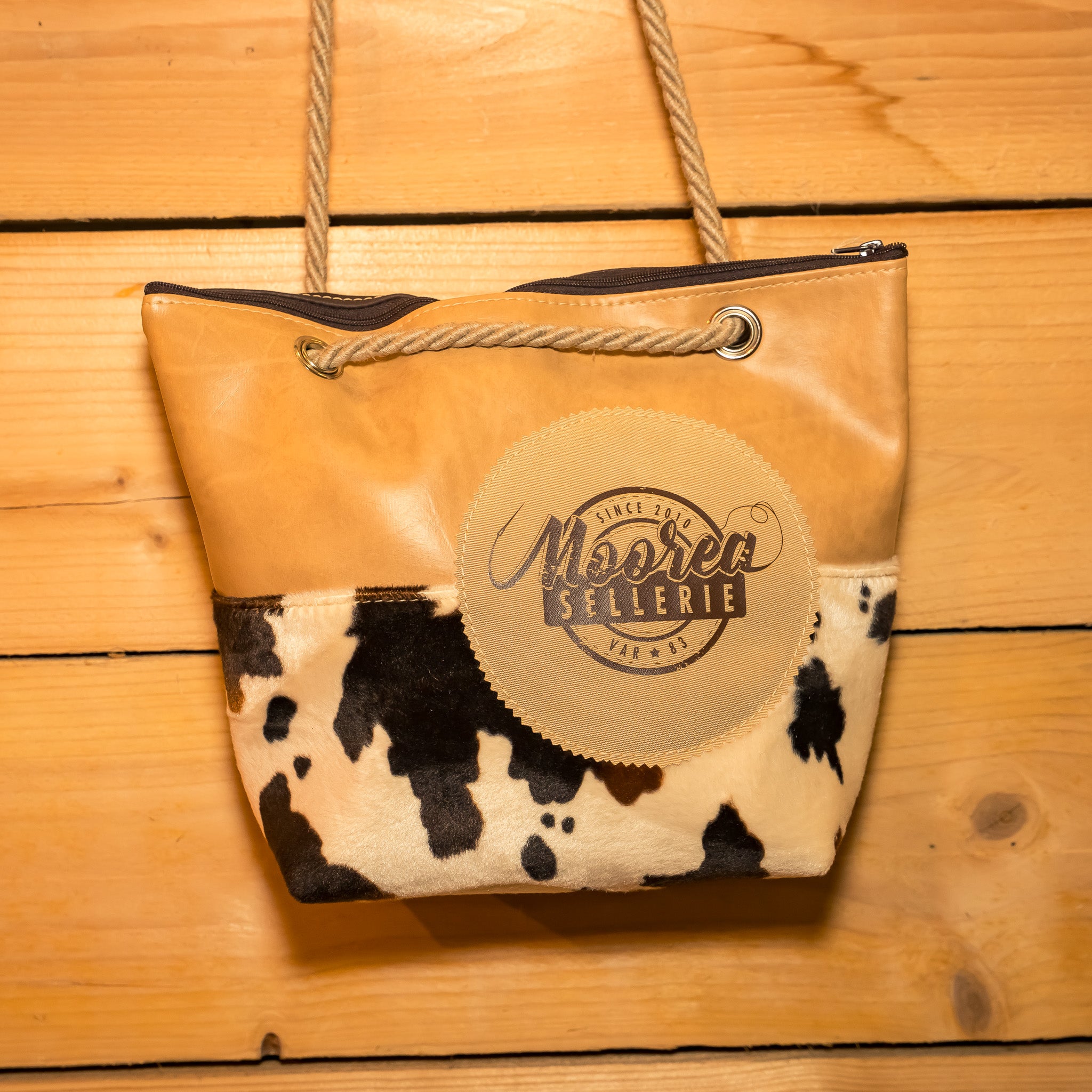 Sac trapézoïdal bandoulière à corde simili caramel / tissu vache