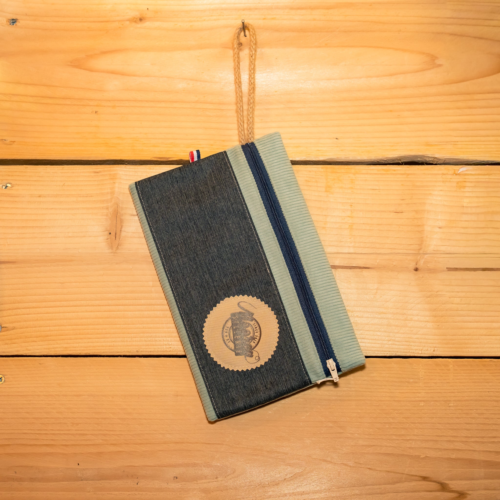 Pochette Plate Velours Bleu Ciel / Tissu Jean