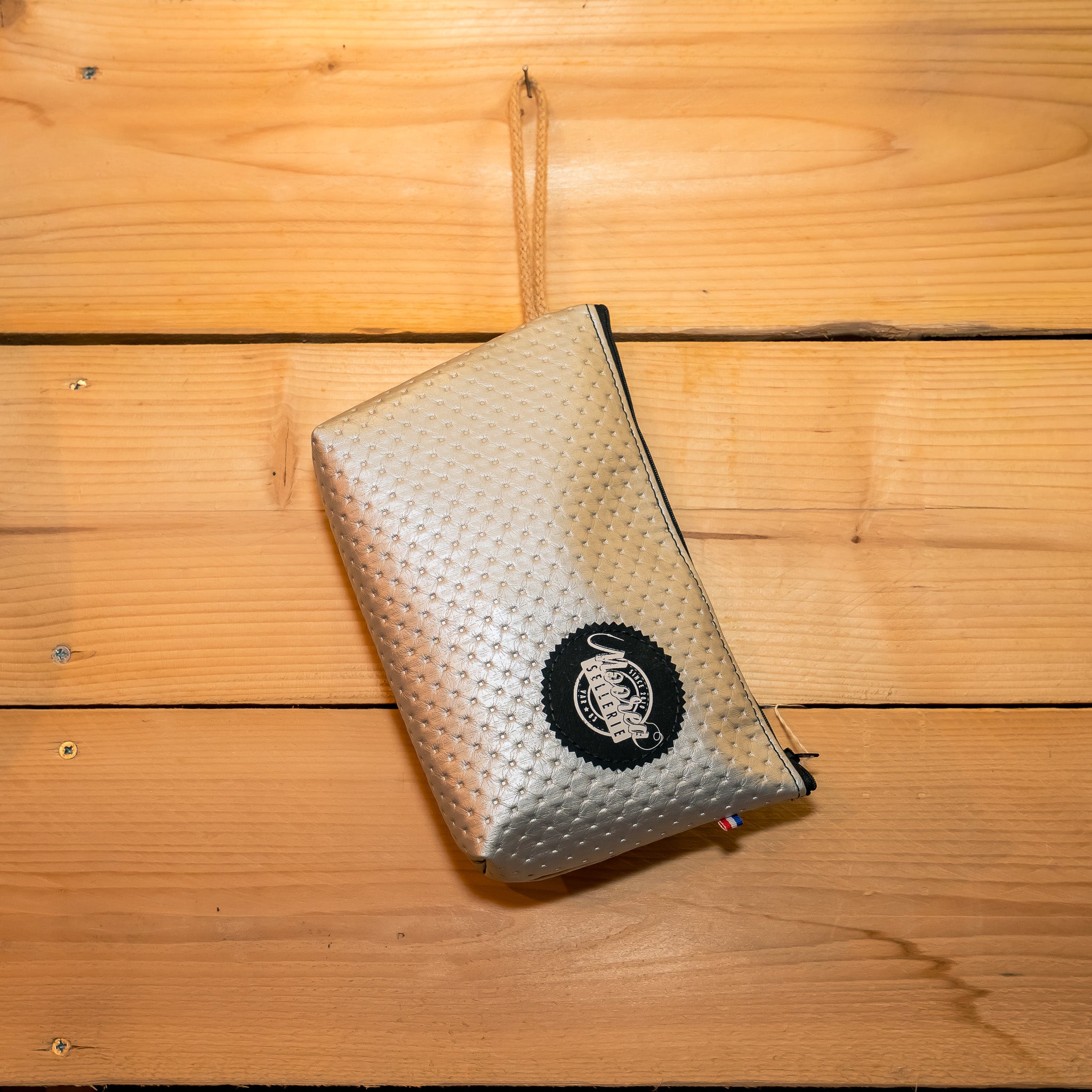 Pochette trapèze - simili capitonné gris argenté