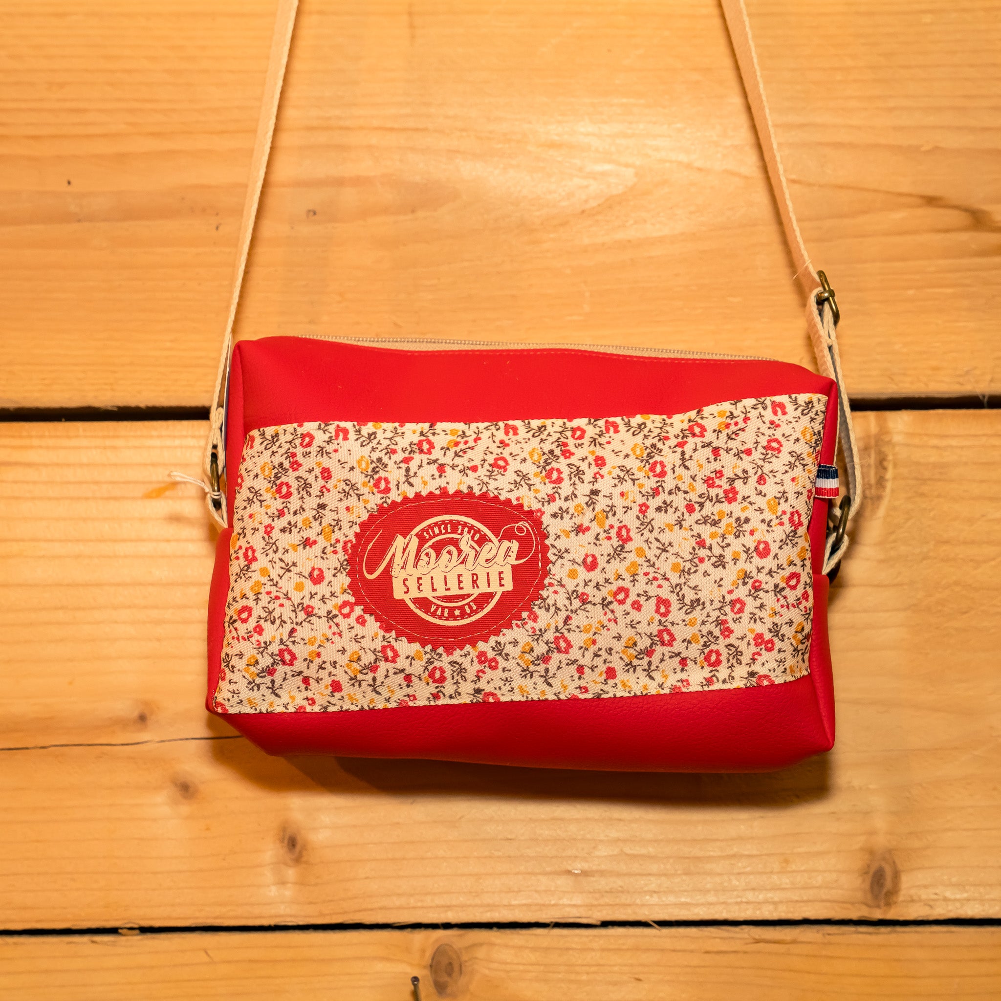 Sac bandoulière simili rouge / tissu floral