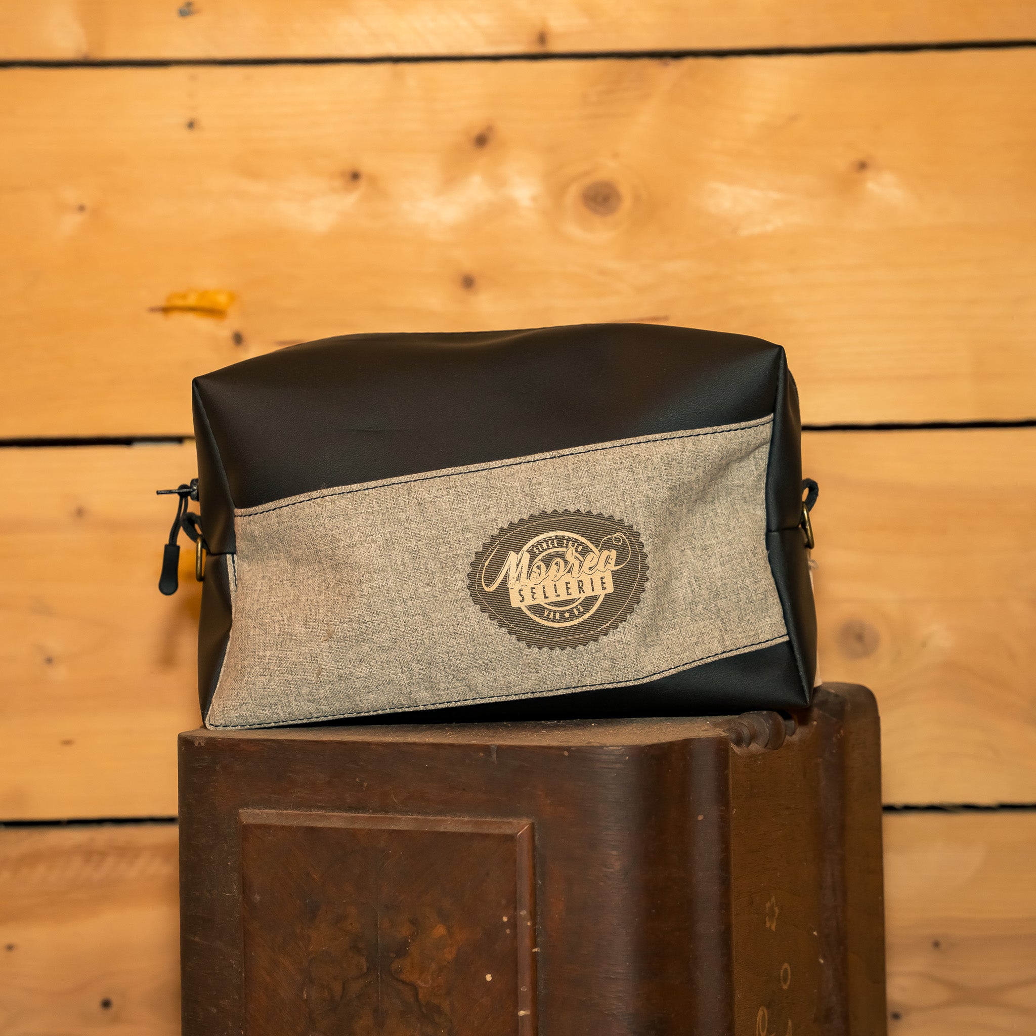 Trousse de toilette - simili noir tissu gris