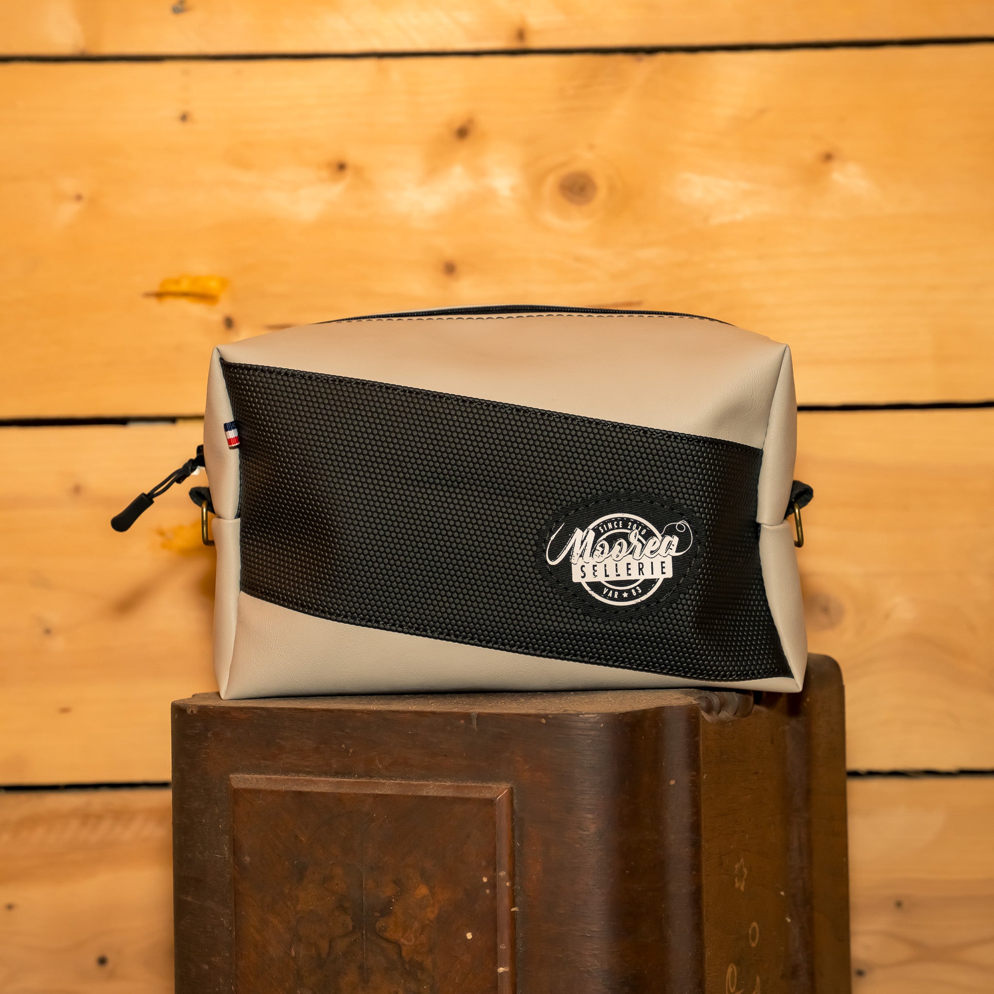 Trousse de toilette - simili gris / grip de moto