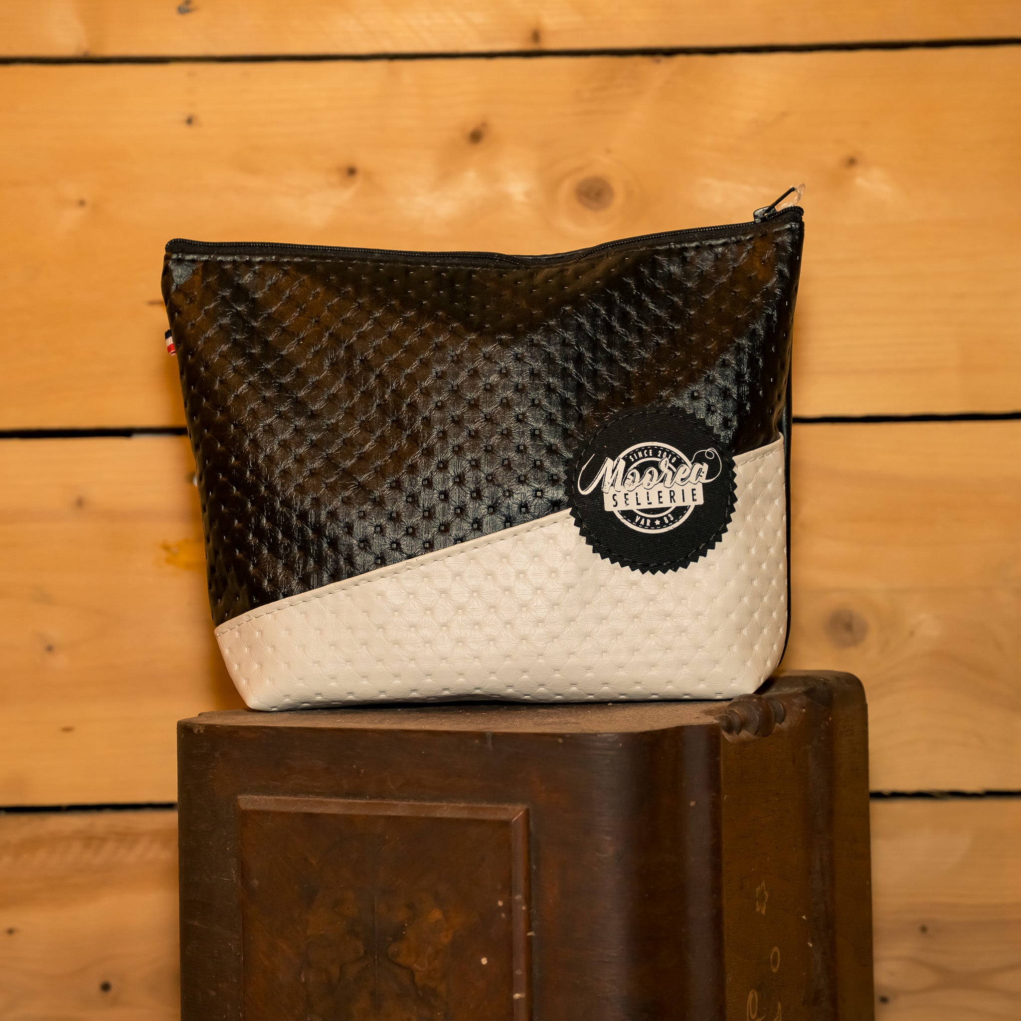 Trousse de toilette trapèze Femme - Capiton black & white