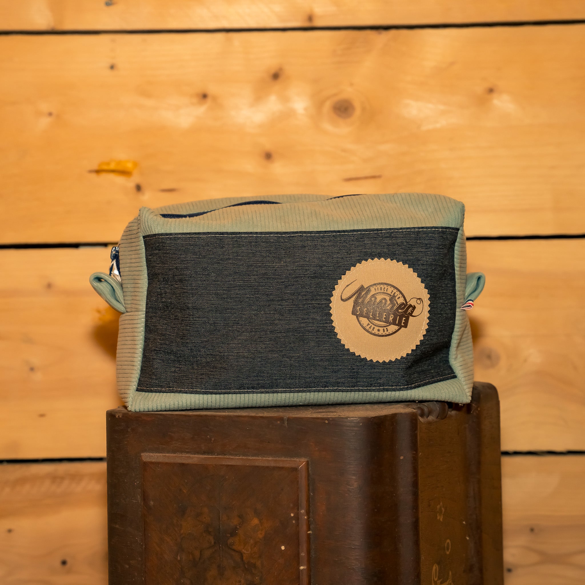 Trousse de toilette - velours bleu ciel / tissu jean