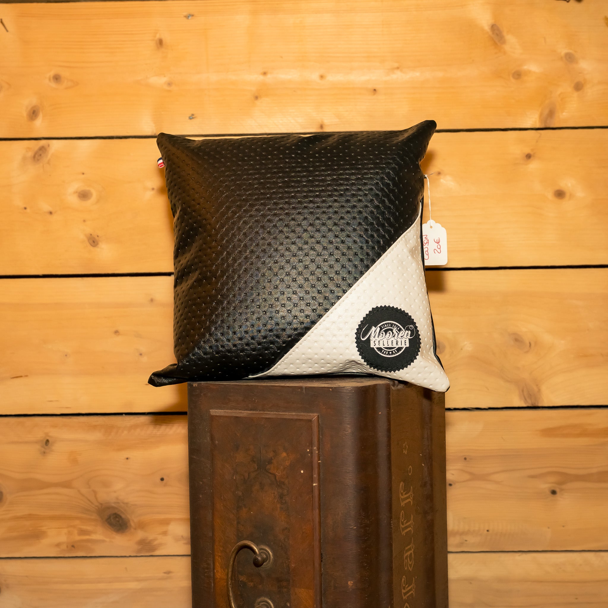 Coussin décoratif simili capitonné Noir / Blanc