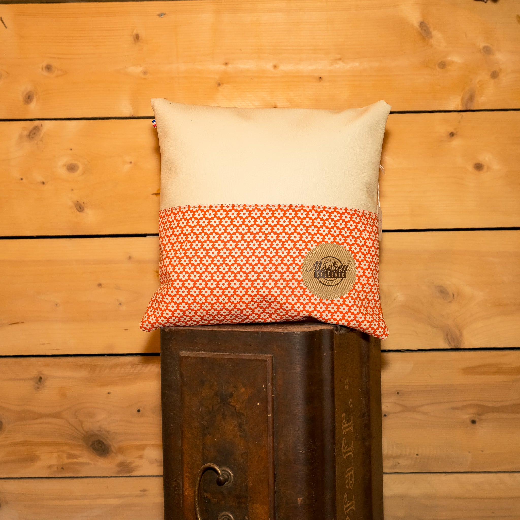 Coussin décoratif simili Beige / Tissu Vintage Orange Fleurs