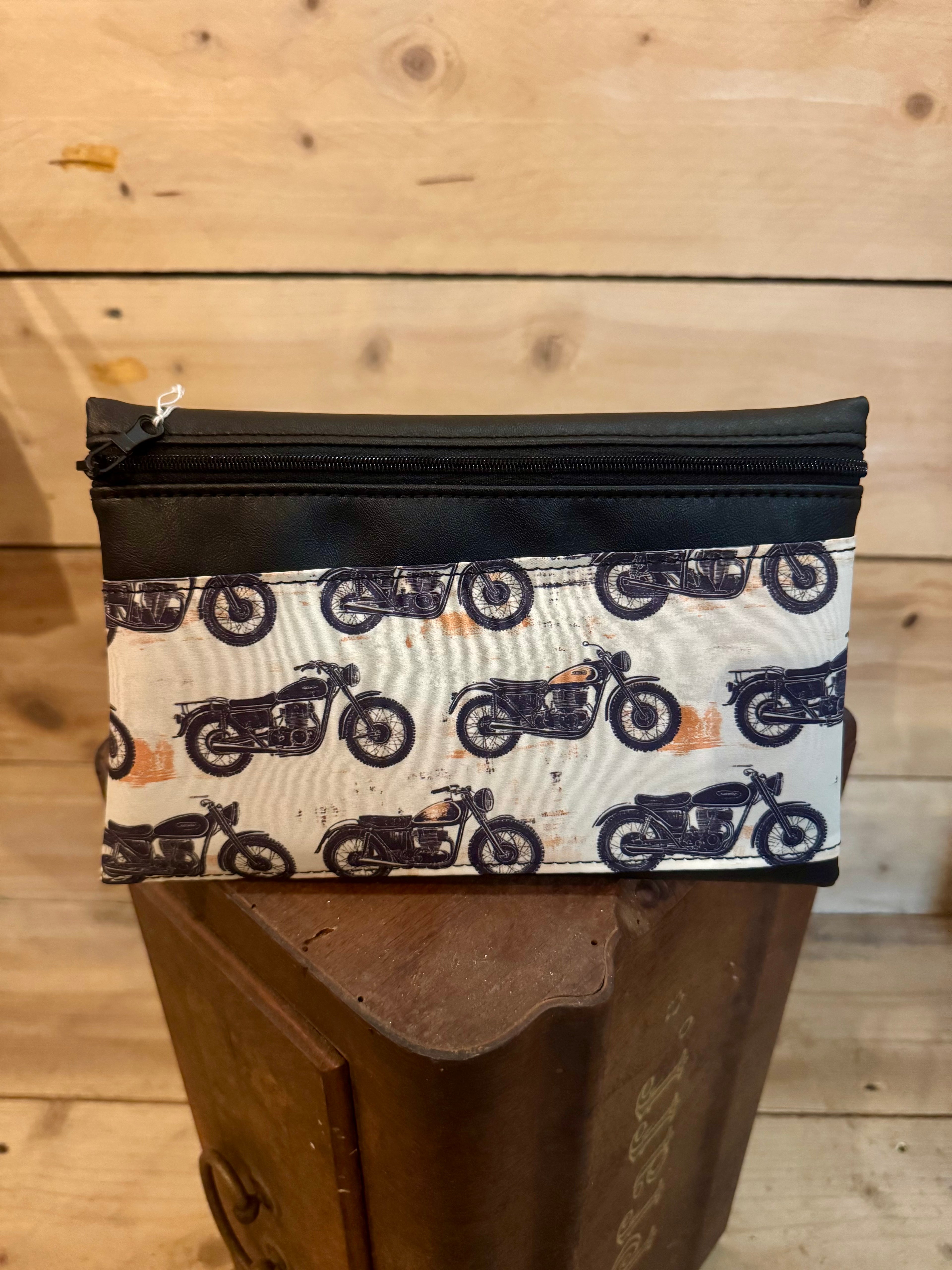 Pochette Plate Simili Noir / Tissu Moto